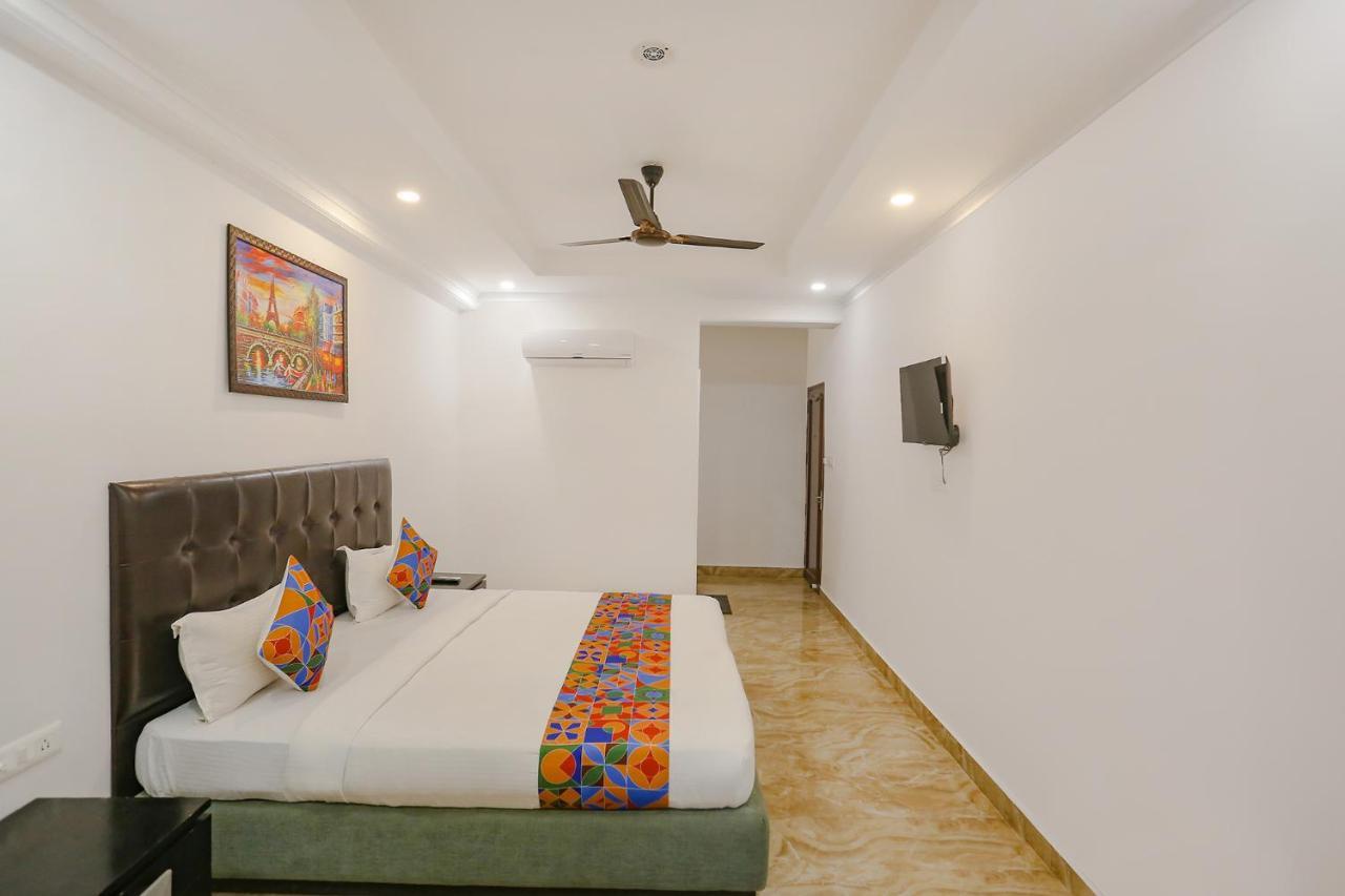 Готель Fabexpress Taj Residency Near Yashobhoomi Convention Centre Делі Екстер'єр фото