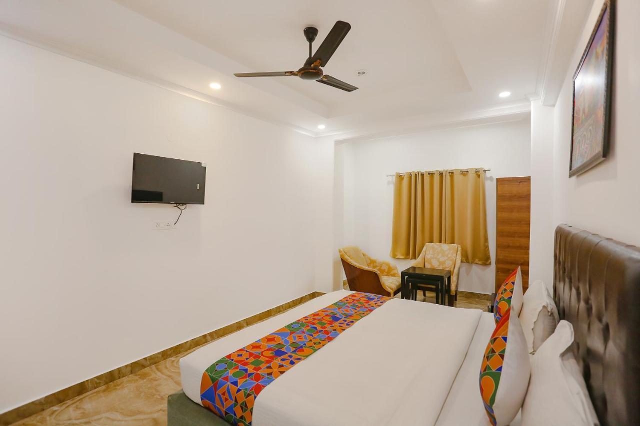 Готель Fabexpress Taj Residency Near Yashobhoomi Convention Centre Делі Екстер'єр фото