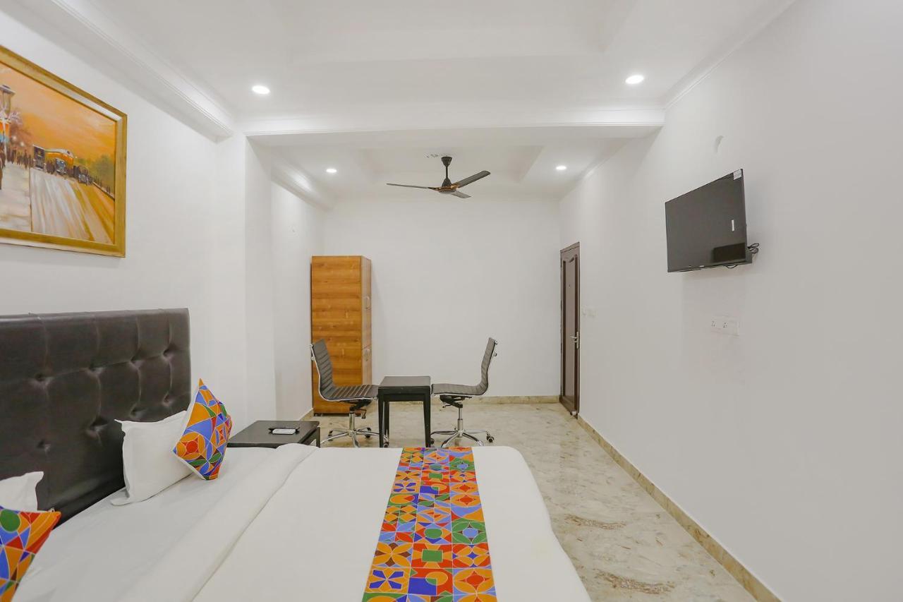 Готель Fabexpress Taj Residency Near Yashobhoomi Convention Centre Делі Екстер'єр фото