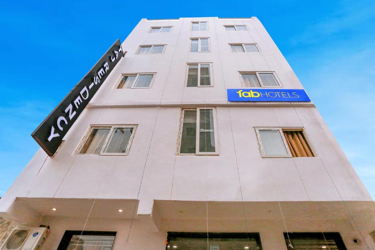 Готель Fabexpress Taj Residency Near Yashobhoomi Convention Centre Делі Екстер'єр фото