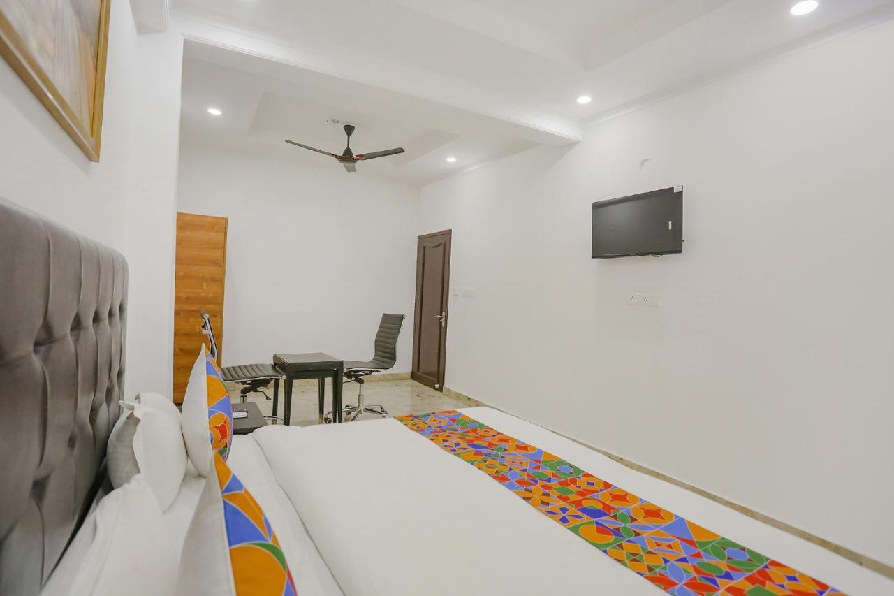 Готель Fabexpress Taj Residency Near Yashobhoomi Convention Centre Делі Екстер'єр фото